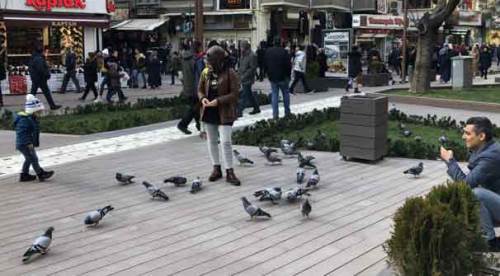 Isınan hava, Eskişehir'i sokağa döktü