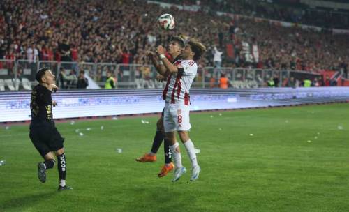İsmail ve Akın aynı kanatta oynadı
