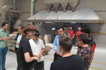 İspanyol Öğretmen Ve Öğrenciler, Leblebi Üretimini Yerinde İnceledi
