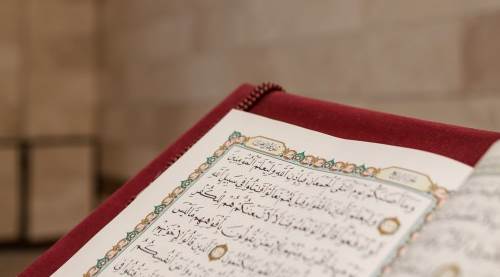 İsra Suresi Okunuşu, Türkçe Anlamı, Hakkında Bilgiler Tefsiri ve Faydaları (Diyanet Meali&Dinle)