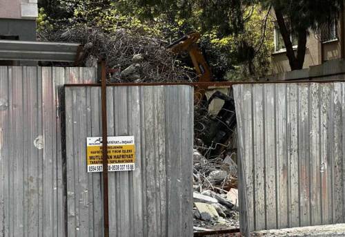 İstanbul'da korkutan kaza: Kepçe operatörü 5’inci kattan düştü