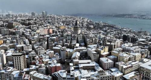 İstanbul karla kaplandı! Galata Kulesi'nden Topkapı Sarayı'na kadar...