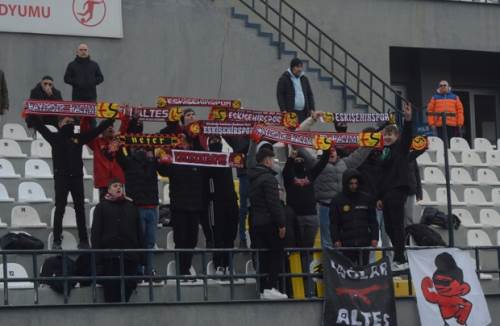 İstiklal Marşı’nı taraftar okudu