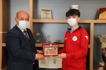 İstiklal Marşı Slogan Yarışmasında Türkiye Üçüncüsü Kütahya’Dan
