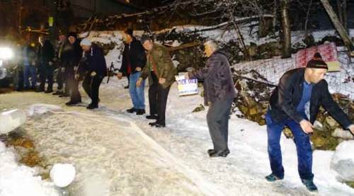 İtfaiye aracı kara saplanınca...