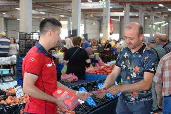 İtfaiye Ekipleri Deprem Bilgilendirme Broşürü Dağıttı

