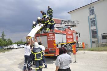 İtfaiye Müdürlüğü’Nden Hasta Tahliyesi Tatbikatı
