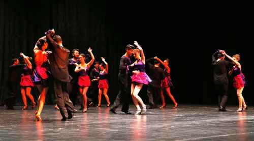 İzleyenleri adeta büyüledi