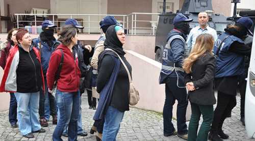 İZMİR EŞ BAŞKANI TUTUKLANDI