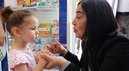 Jale Nur Süllü çocuklara da söz verdi