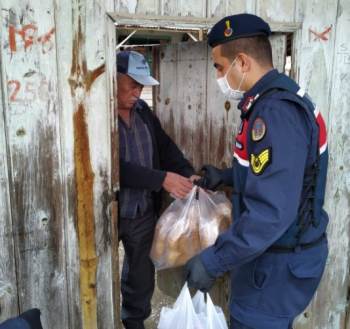 Jandarma 65 Yaş Üstü Vatandaşlara Yardım Götürdü

