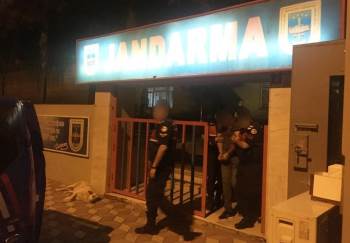 Jandarma Aranan Şahısları Yakaladı
