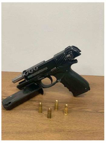 Jandarma Durumundan Şüphelendikleri Araçta Ruhsatsız Tabanca Yakaladı
