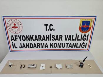 Jandarma Ekipleri Araç Aramasında Uyuşturucu Yakaladı
