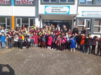 Jandarma Ekipleri Çocuklara Yaptıkları İşi Çizgi Filimle Anlattı.
