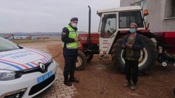 Jandarma Köylerde Traktör Sürücülerini Bilgilendirdi
