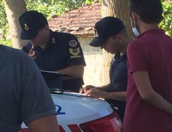 Jandarma Maske Takmayan Sürücüleri Uyardı Ama Kendi Takmadı
