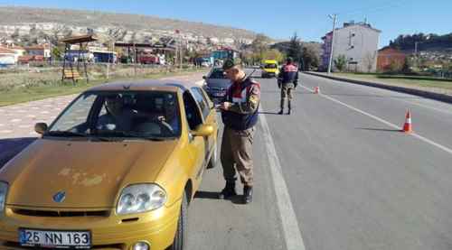 Jandarma tek tek durdurup broşür dağıttı