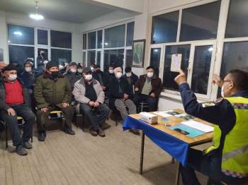 Jandarma Trafik Timlerinden Traktör Sürücülerine Seminer
