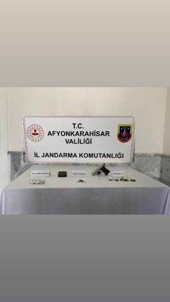 Jandarma Uyuşturucu İle Kurusıkı Tabanca Yakaladı
