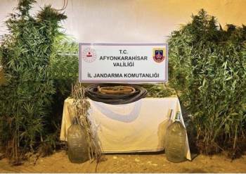 Jandarma Uyuşturucu Tacirlerini Fotokapanla Yakaladı
