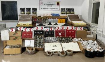 Jandarmadan Kaçak Alkol Ve Tütün Operasyonu, 5 Gözaltı
