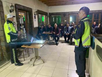 Jandarmadan Vatandaşlara Trafik Eğitimi
