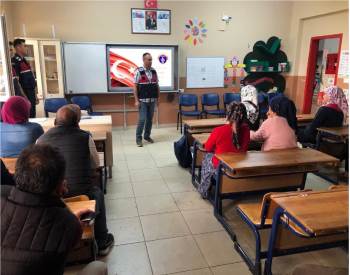 Jandarmanın Annelere Yönelik Uyuşturucu İle Mücadele Eğitimleri Devam Ediyor
