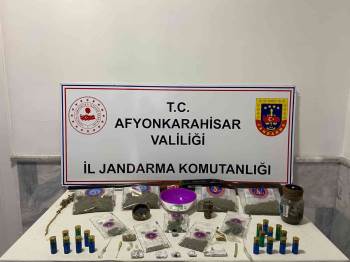 Jandarmanın Baskın Düzenlediği Evden Uyuşturucu Zulası Çıktı
