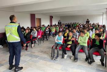 Jandarmanın Okul Öğrencilerine Yönelik Trafik Eğitimleri Sürüyor
