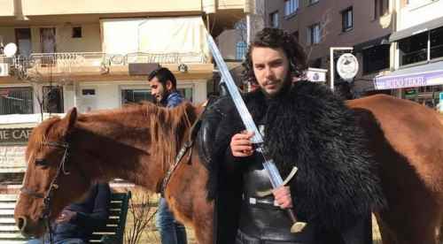 Jon Snow atıyla Eskişehir sokaklarında tur attı