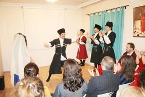 Halk oyunları dans yarışması coşturdu