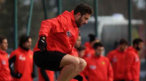 Kaan göze girmeye çalışıyor