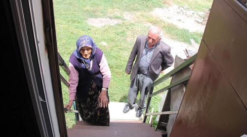 Kaç yaşında olduğunu kendi de bilmiyor