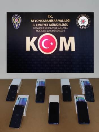 Kaçak Cep Telefonu Satan Şahsa Polis Baskını
