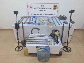 Kaçak Kazı Yaparken Jandarmaya Yakalandılar
