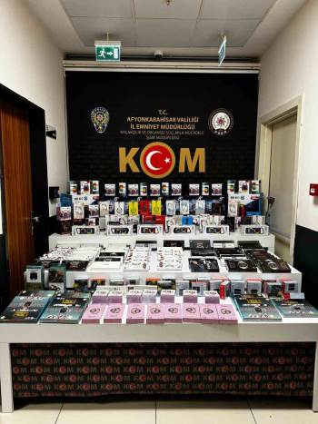 Kaçak Telefon Kılıfı Ve Elektronik Ürünler Ele Geçirildi

