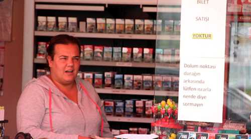 Kadın esnaftan ilginç bilet çözümü