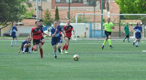 Kadın futboluna önem artıyor