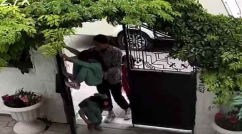 Kadın hırsızın tavırları pes dedirtti: Alarm durdurdu!