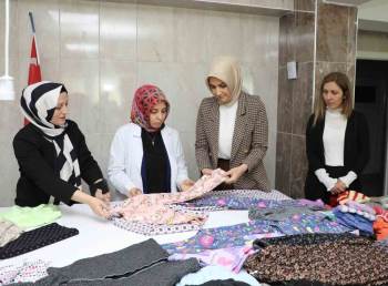 Kadın Kültür Evi’Nde Depremzedeler İçin Binlerce Ürün Dikildi
