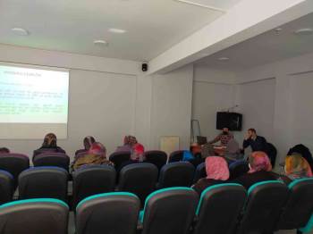 Kadın Kültür Evleri’Nde Annelere Nasıl Başarılı Öğrenci Yetiştirileceği Anlatıldı
