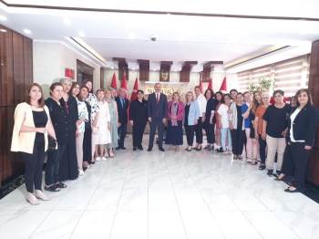 Kadın Muhtarlardan Diyarbakır Annelerine Manevi Destek
