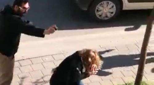 Kadın sürücüye biber gazıyla saldırdı