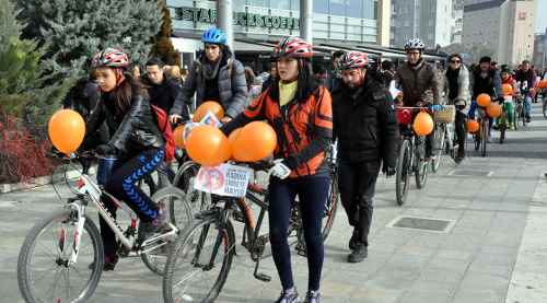 Kadına şiddete pedallı tepki