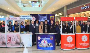 Kadına Şiddetle Mücadeleyi Stant Açarak Anlattılar
