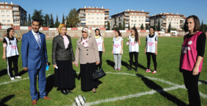 Kadınlar arası futbol maçı