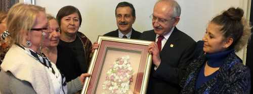 KADINLARA DAHA ÇOK GÖREV DÜŞÜYOR