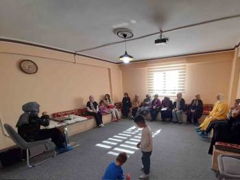 Kadınlara Küçük İnsanların Büyük Hakları’ Anlatıldı
