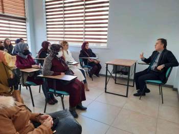 Kadınlara Toplumdaki Yerlerinin Önemini Kaymakam Anlattı
